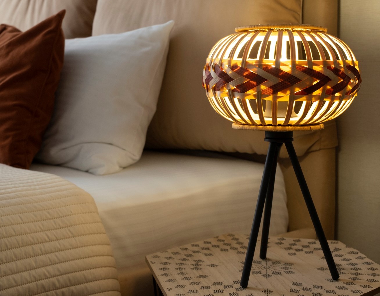 چه نوع دکوراسیونی برای یک آباژور فلزی مدرن مناسب است؟ - آرام ست