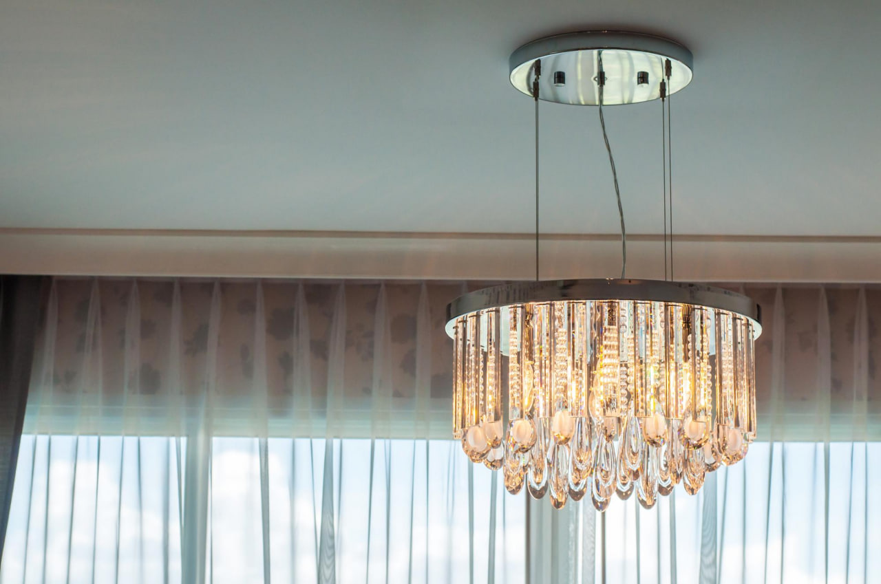 معرفی انواع لوستر مدرن 2024 2 لوستر مدرن کریستالی مناسب اتاق خواب - آرام ست